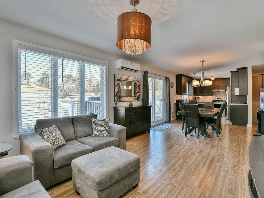 









2624


4e Rue

,
Sainte-Sophie,




QC
J5J1P2

