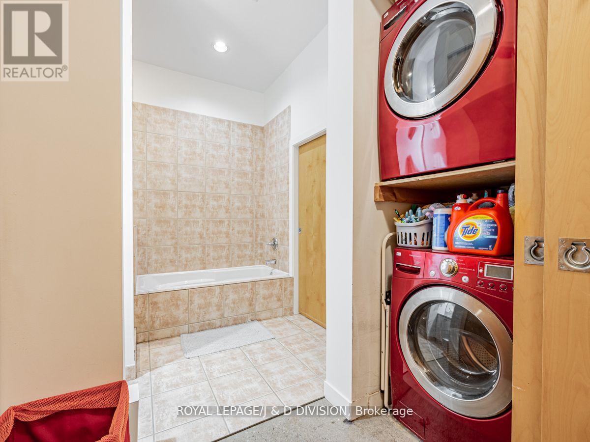 












PH21 - 155 DALHOUSIE STREET

,
Toronto,




Ontario
M5B2P7

