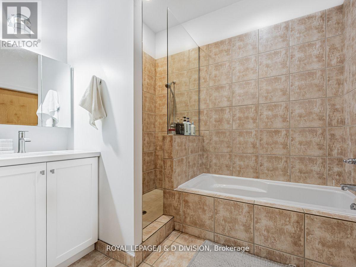 












PH21 - 155 DALHOUSIE STREET

,
Toronto,




Ontario
M5B2P7

