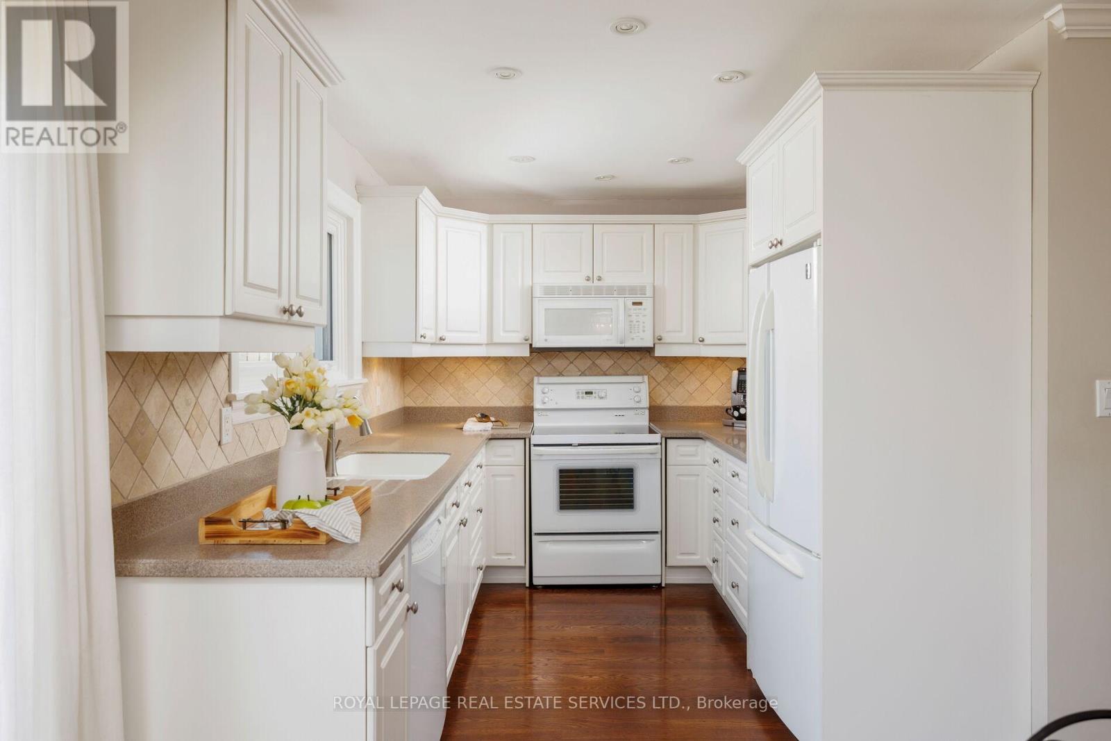 












2358 CANSO ROAD

,
Oakville,




Ontario
L6J5W6

