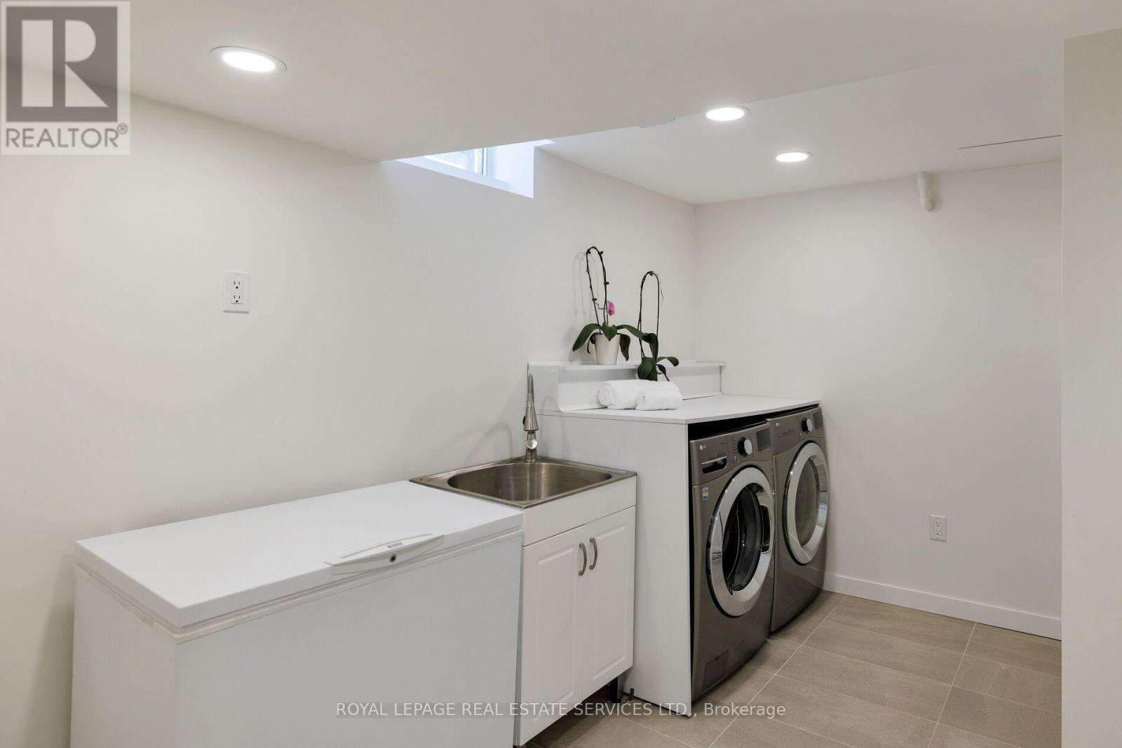 












2358 CANSO ROAD

,
Oakville,




Ontario
L6J5W6

