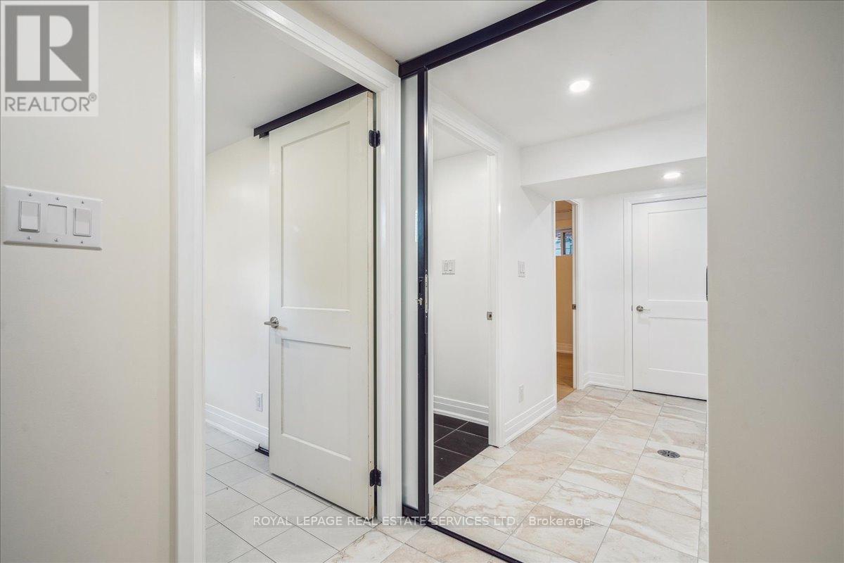 












14 RAMSBURY ROAD

,
Toronto,




Ontario
M8Z4V3

