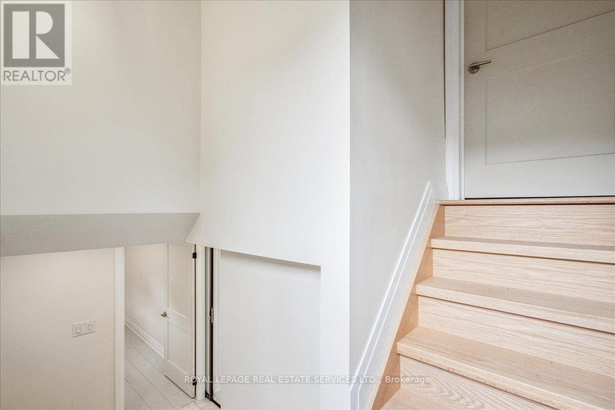 












14 RAMSBURY ROAD

,
Toronto,




Ontario
M8Z4V3

