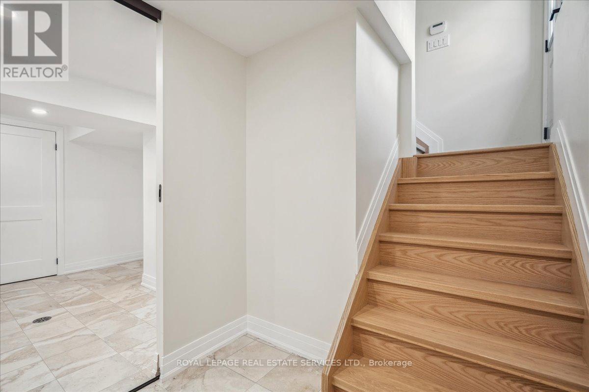 












14 RAMSBURY ROAD

,
Toronto,




Ontario
M8Z4V3

