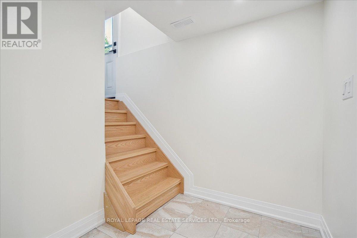 












14 RAMSBURY ROAD

,
Toronto,




Ontario
M8Z4V3

