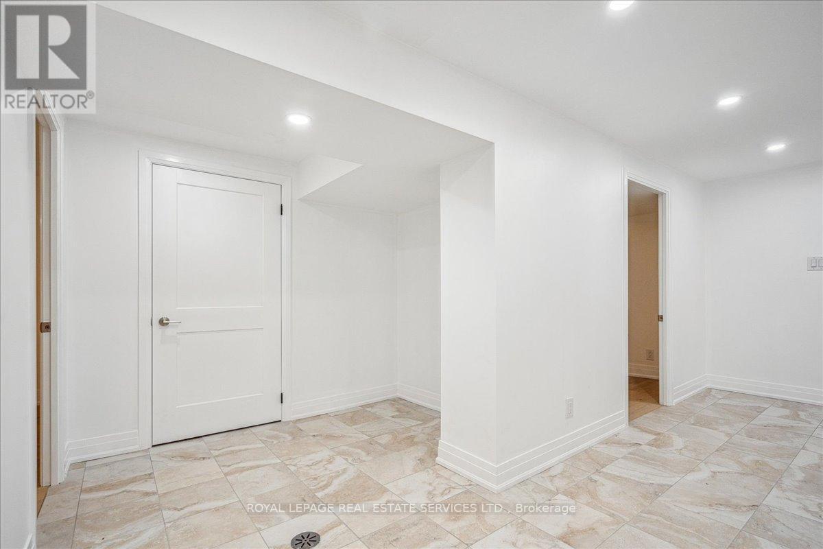 












14 RAMSBURY ROAD

,
Toronto,




Ontario
M8Z4V3

