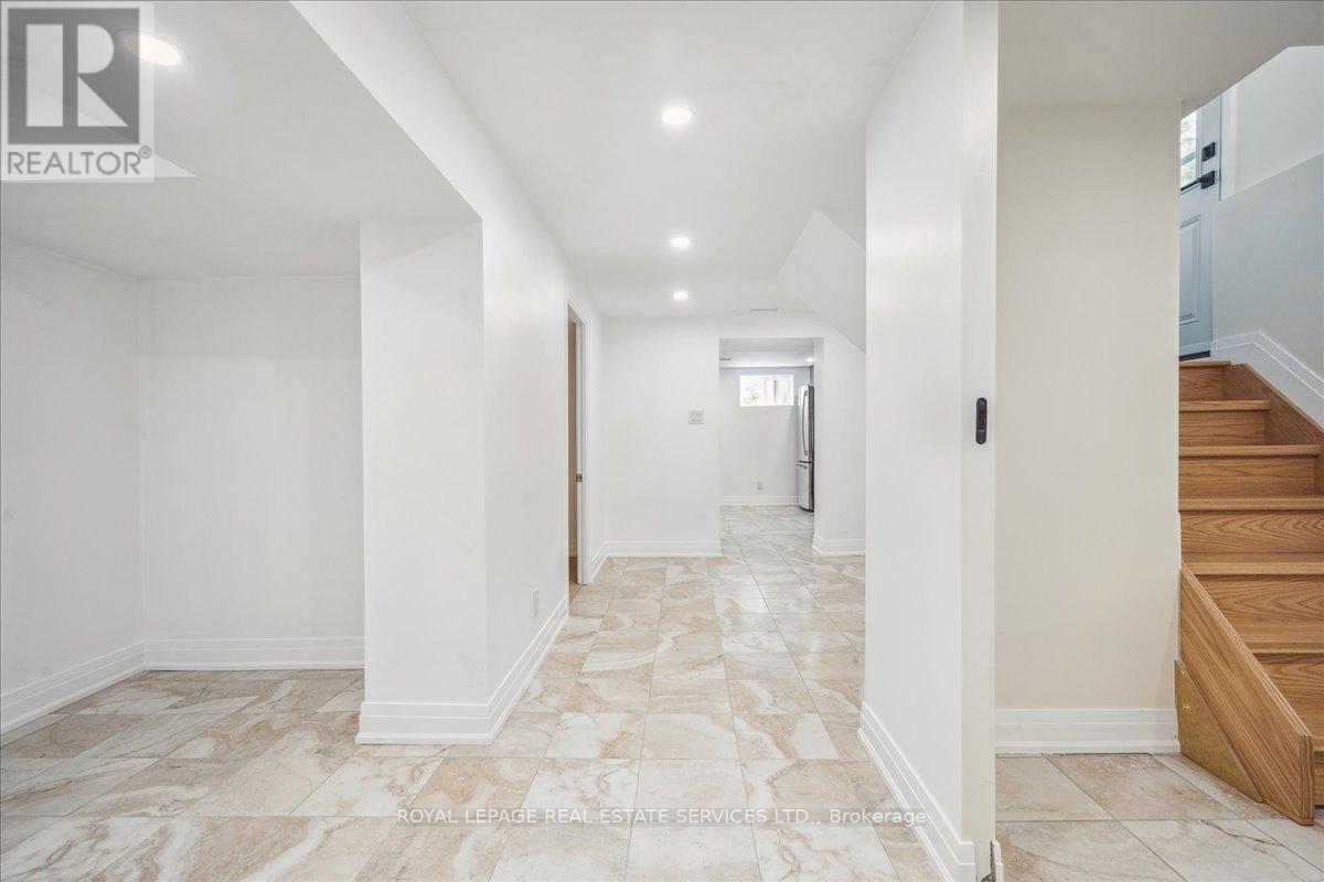












14 RAMSBURY ROAD

,
Toronto,




Ontario
M8Z4V3

