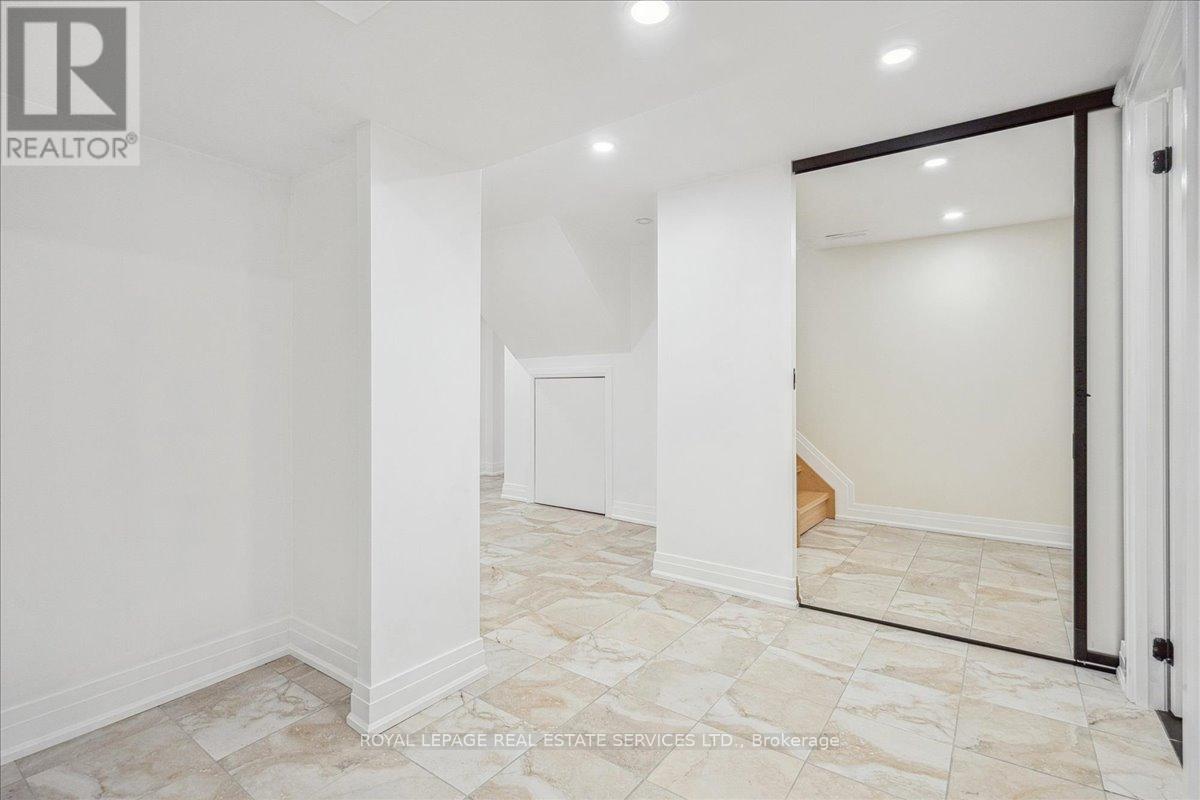 












14 RAMSBURY ROAD

,
Toronto,




Ontario
M8Z4V3


