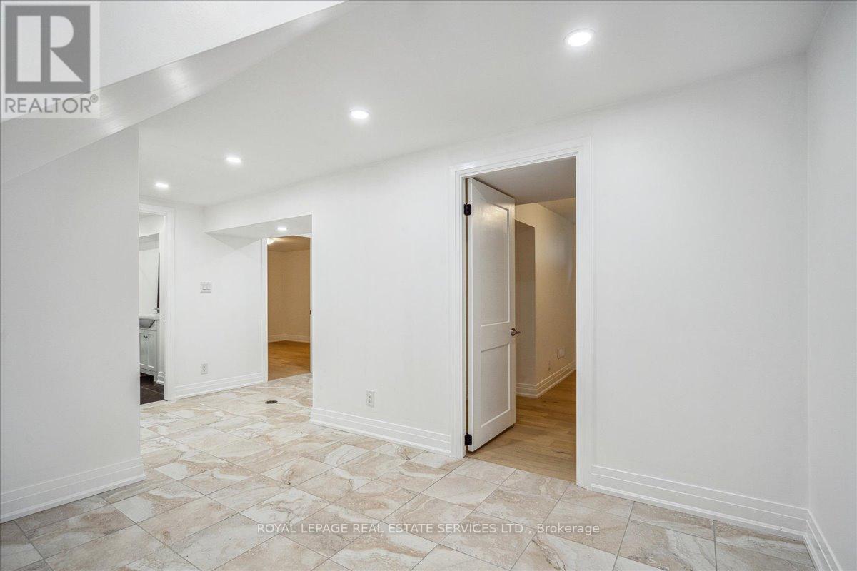 












14 RAMSBURY ROAD

,
Toronto,




Ontario
M8Z4V3

