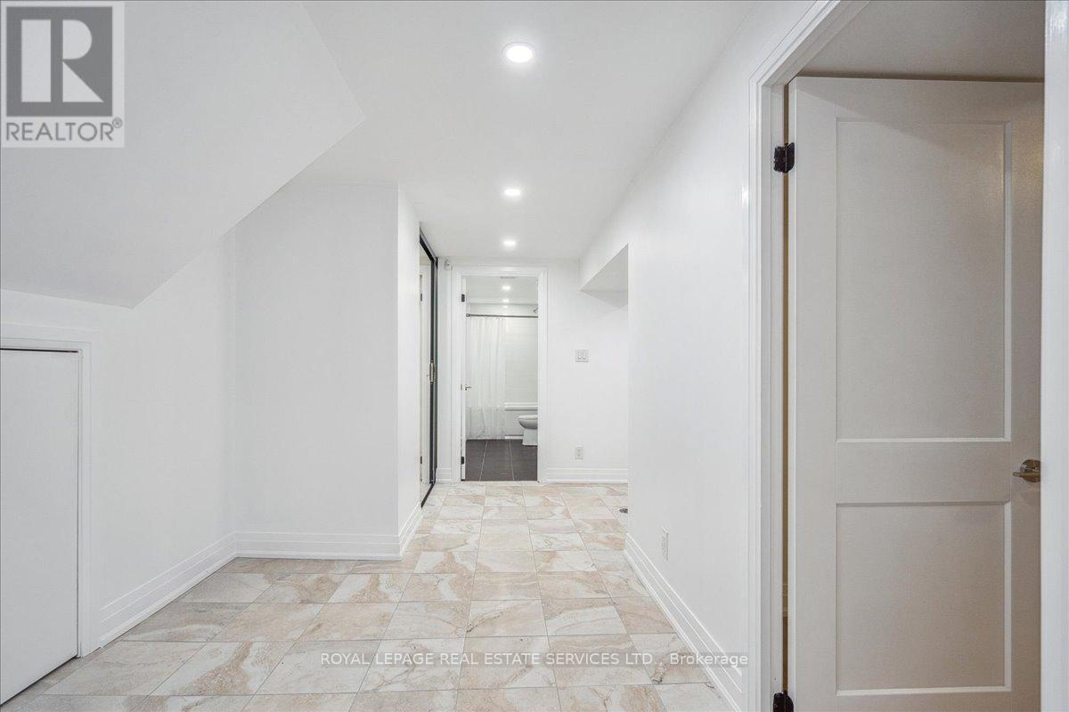 












14 RAMSBURY ROAD

,
Toronto,




Ontario
M8Z4V3

