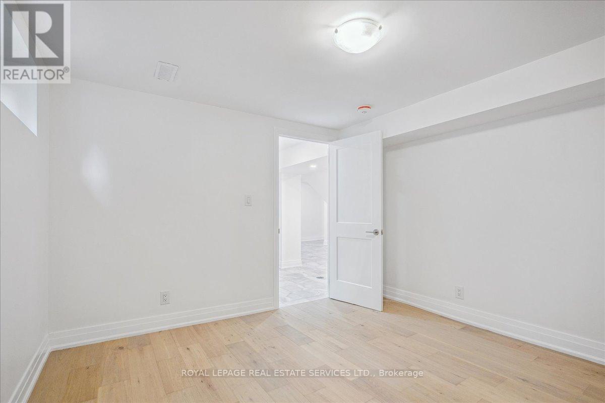 












14 RAMSBURY ROAD

,
Toronto,




Ontario
M8Z4V3

