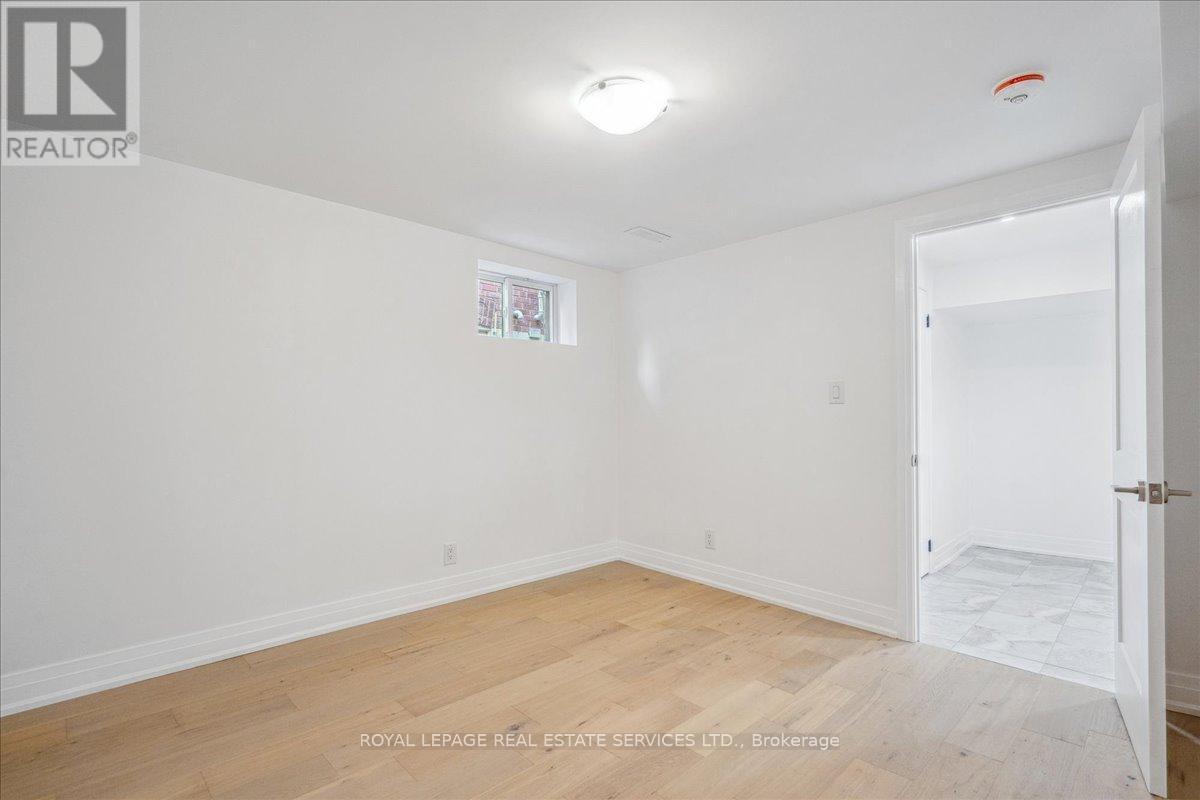 












14 RAMSBURY ROAD

,
Toronto,




Ontario
M8Z4V3

