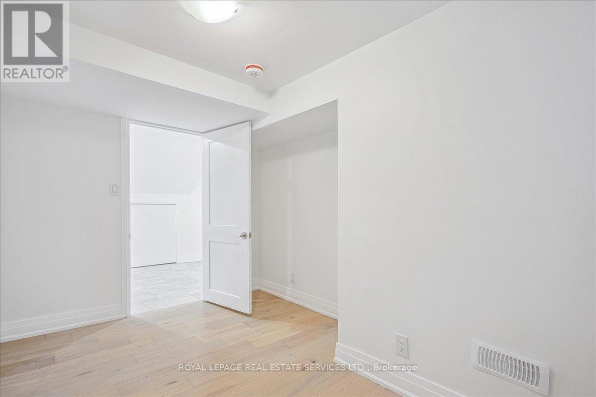 












14 RAMSBURY ROAD

,
Toronto,




Ontario
M8Z4V3

