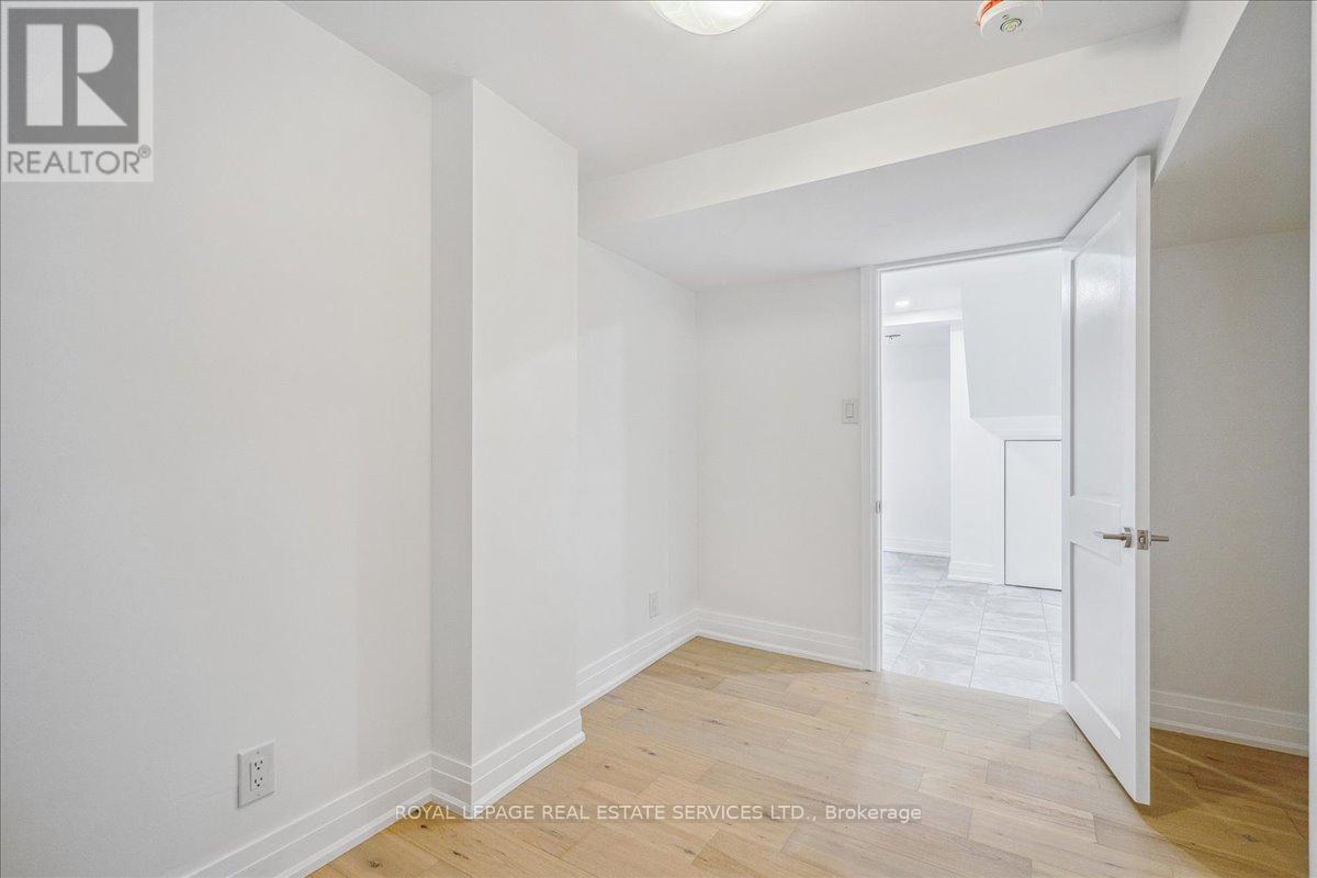 












14 RAMSBURY ROAD

,
Toronto,




Ontario
M8Z4V3

