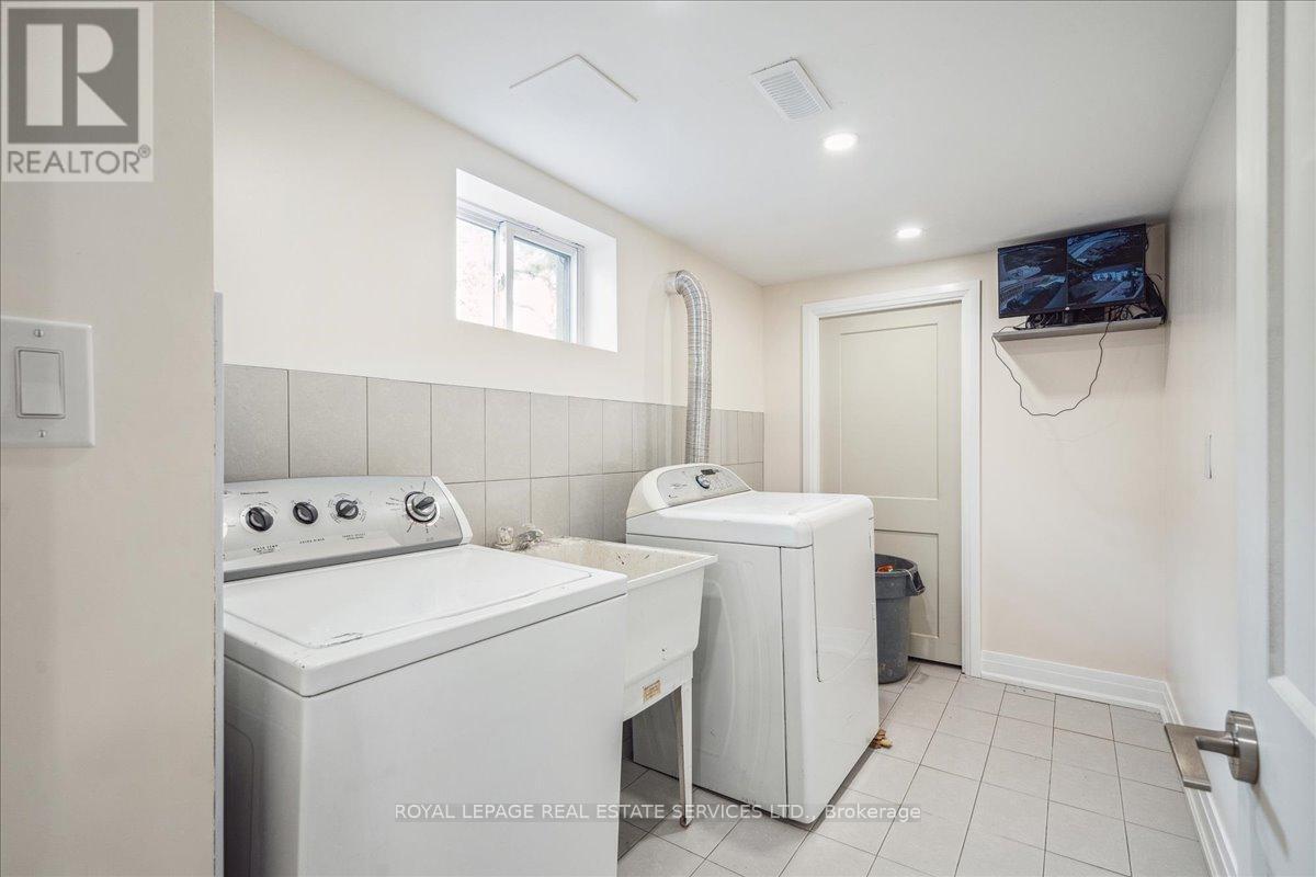 












14 RAMSBURY ROAD

,
Toronto,




Ontario
M8Z4V3


