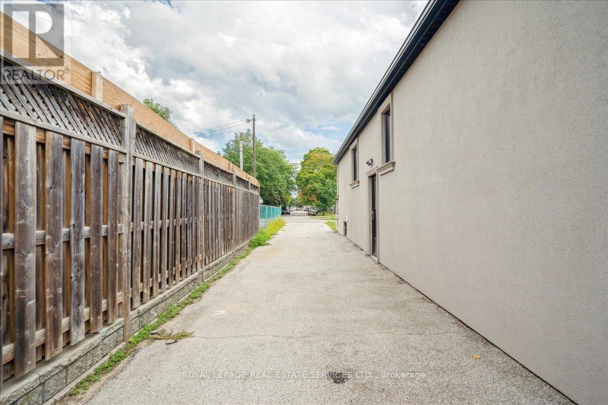












14 RAMSBURY ROAD

,
Toronto,




Ontario
M8Z4V3

