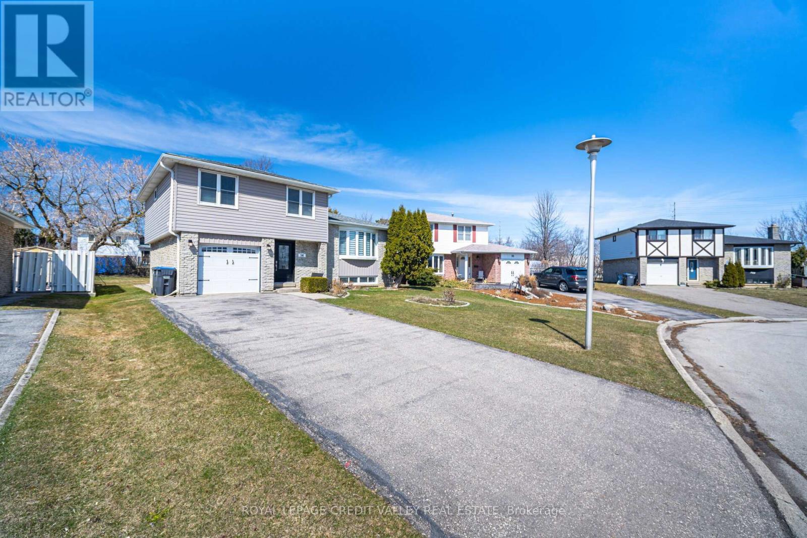 












54 GONDOLA CRESCENT

,
Brampton,




Ontario
L6S1W6

