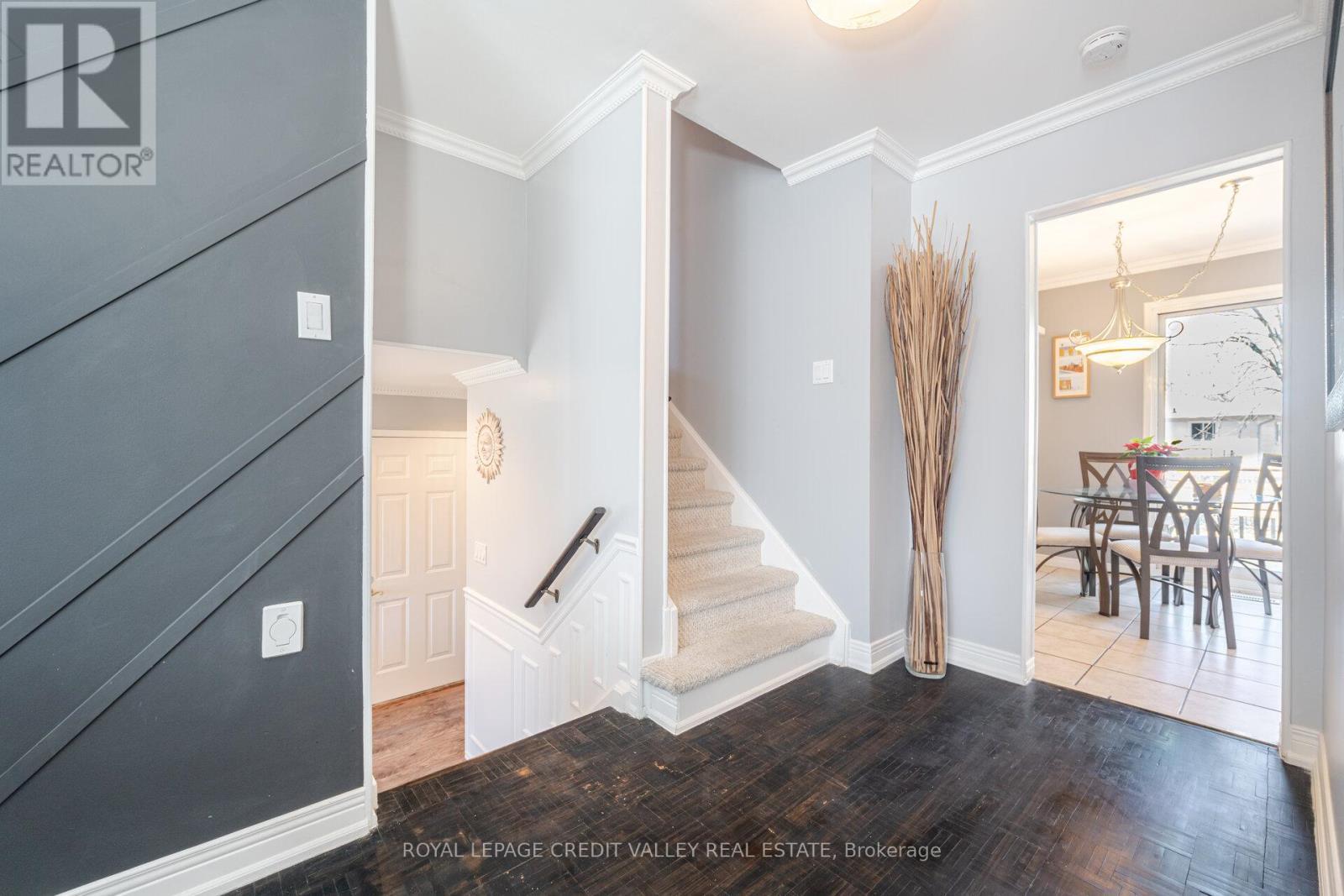 












54 GONDOLA CRESCENT

,
Brampton,




Ontario
L6S1W6

