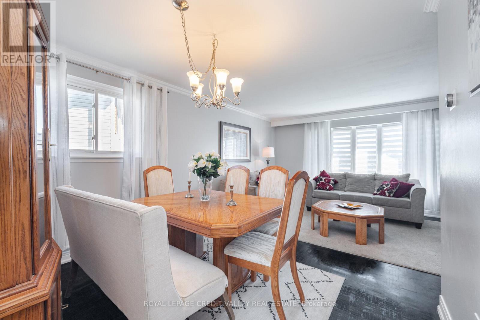 












54 GONDOLA CRESCENT

,
Brampton,




Ontario
L6S1W6

