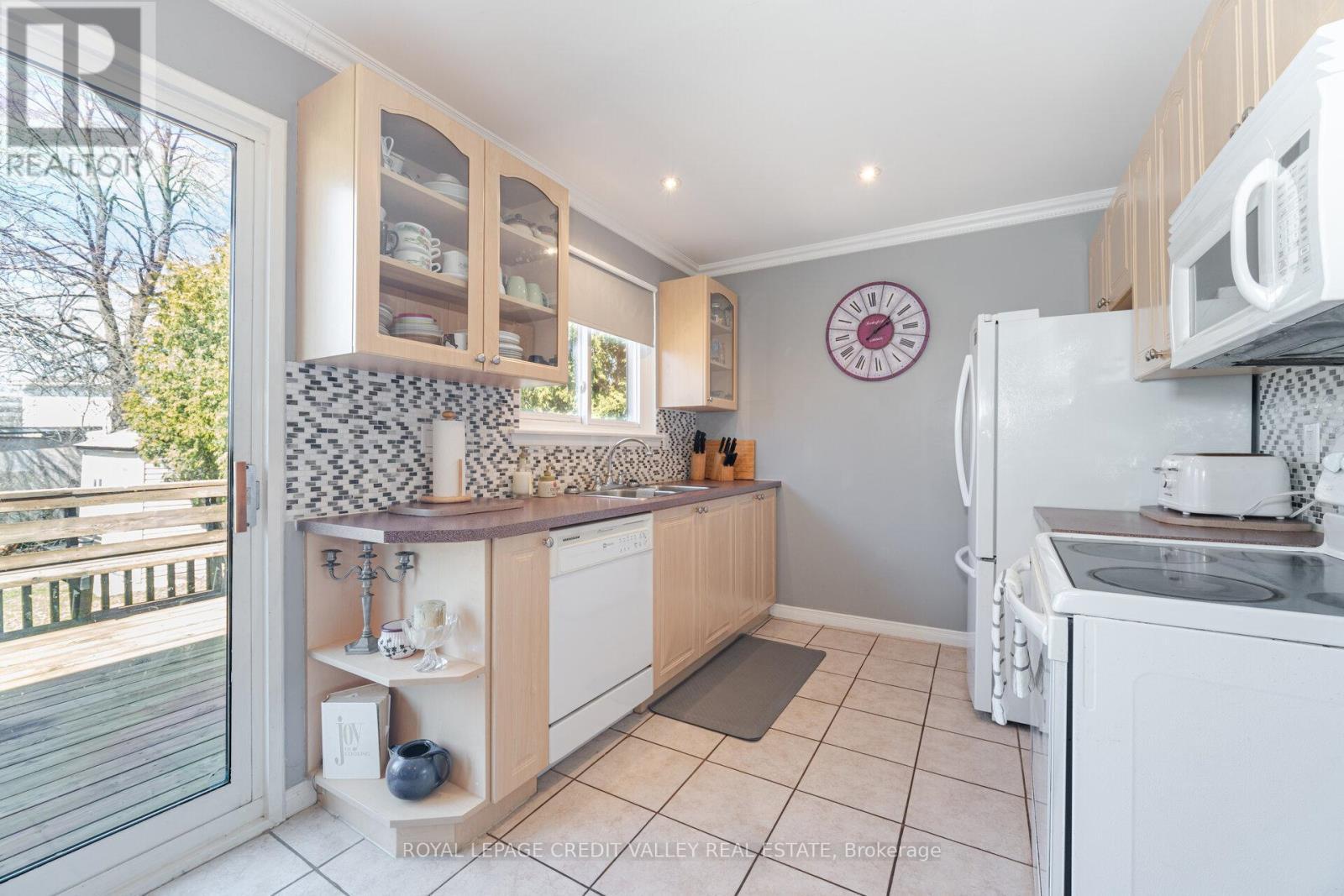 












54 GONDOLA CRESCENT

,
Brampton,




Ontario
L6S1W6

