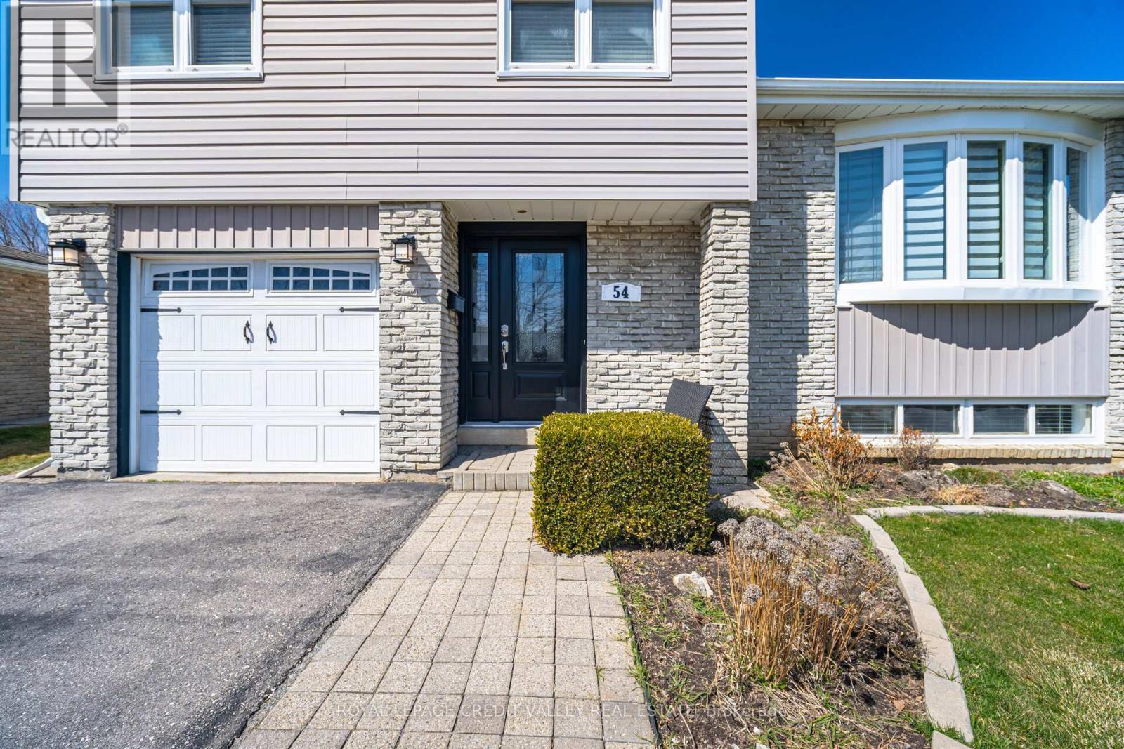 












54 GONDOLA CRESCENT

,
Brampton,




Ontario
L6S1W6

