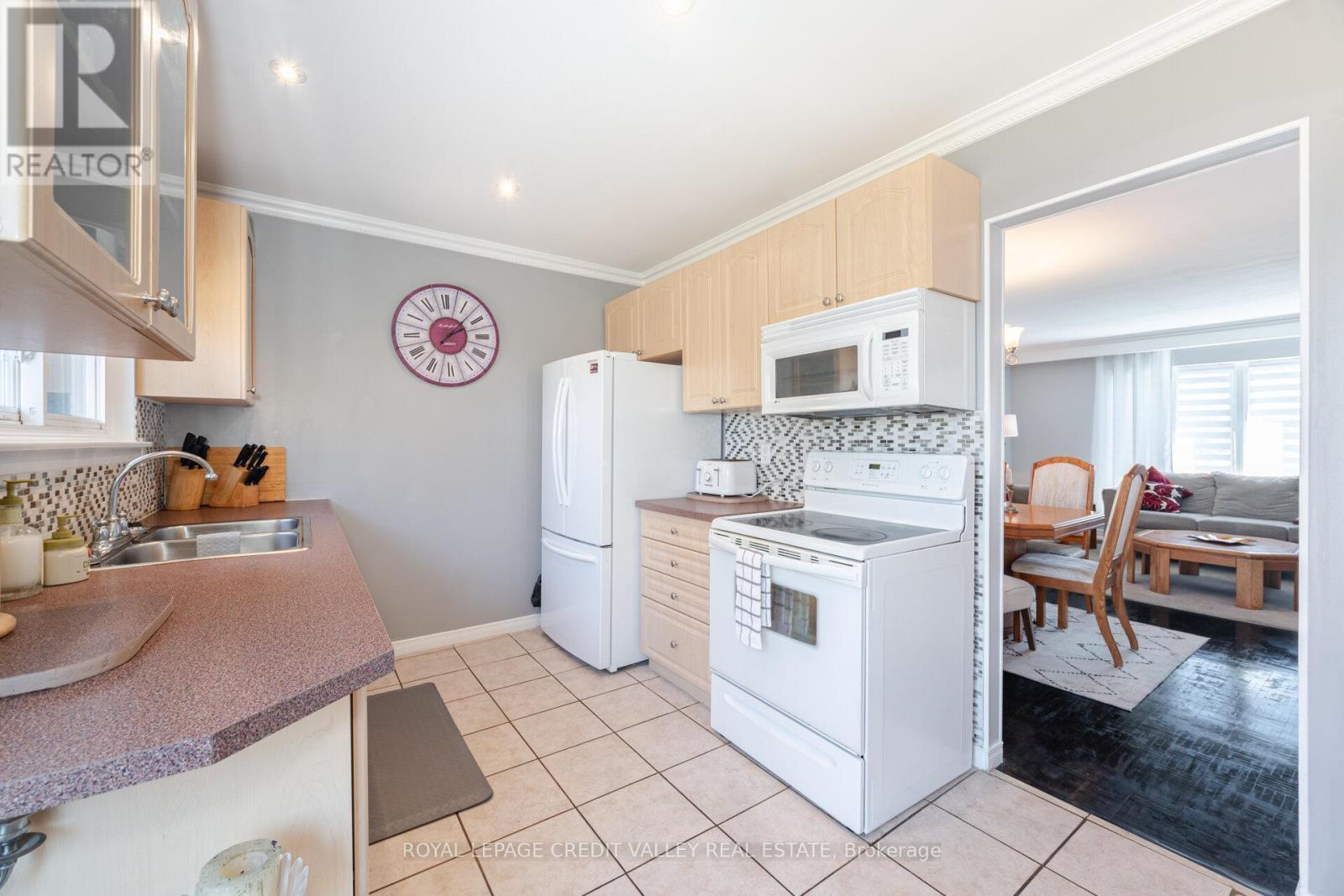 












54 GONDOLA CRESCENT

,
Brampton,




Ontario
L6S1W6

