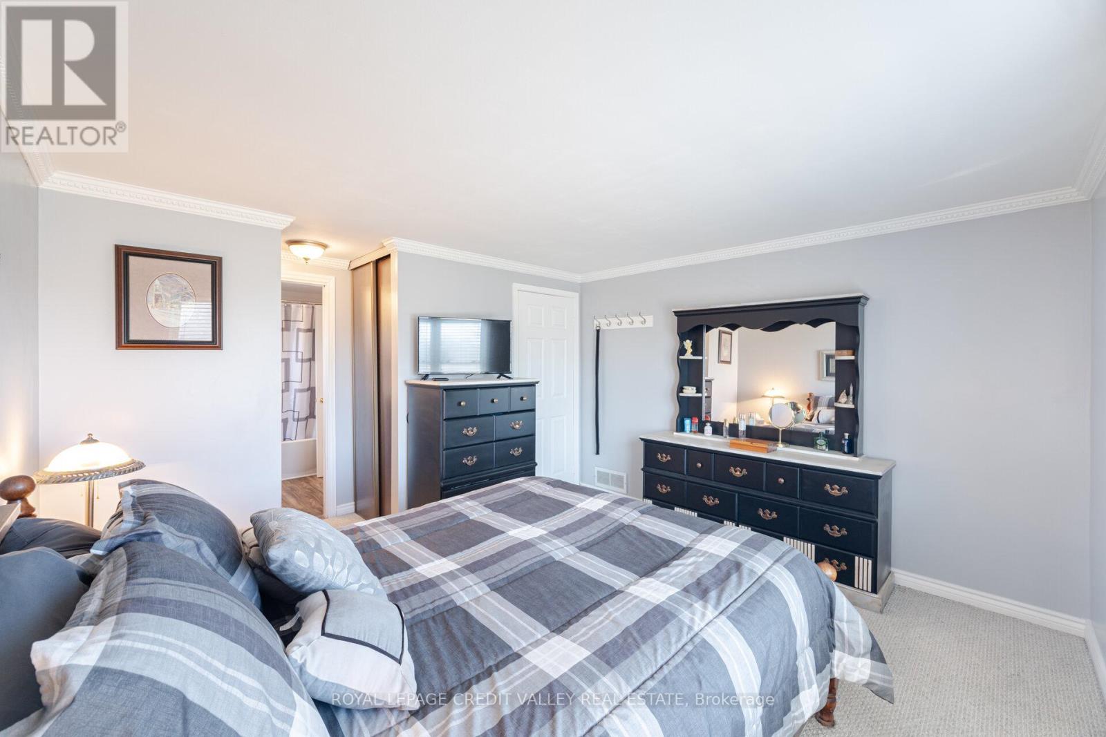 












54 GONDOLA CRESCENT

,
Brampton,




Ontario
L6S1W6

