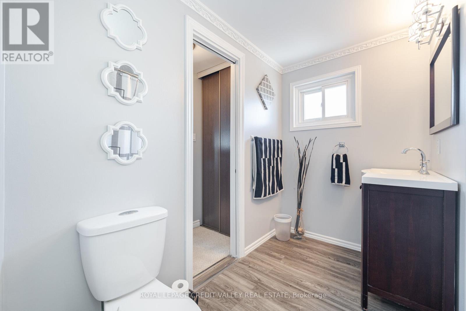 












54 GONDOLA CRESCENT

,
Brampton,




Ontario
L6S1W6

