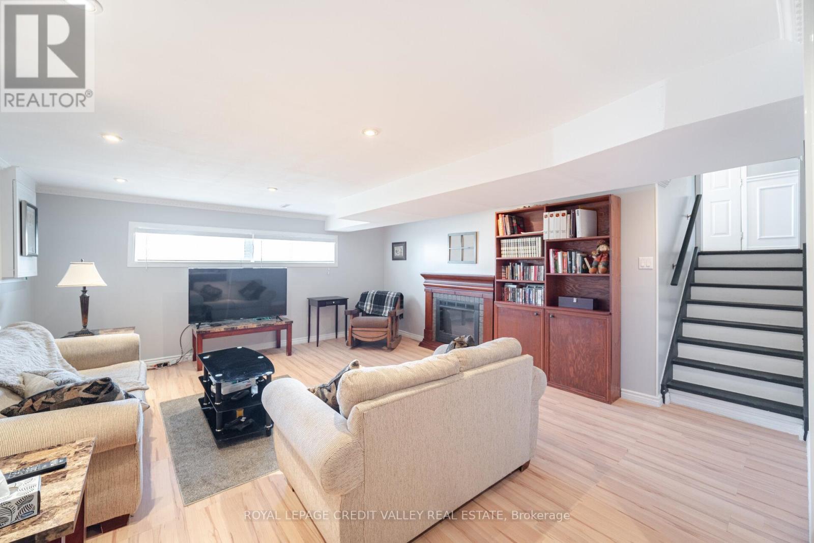 












54 GONDOLA CRESCENT

,
Brampton,




Ontario
L6S1W6

