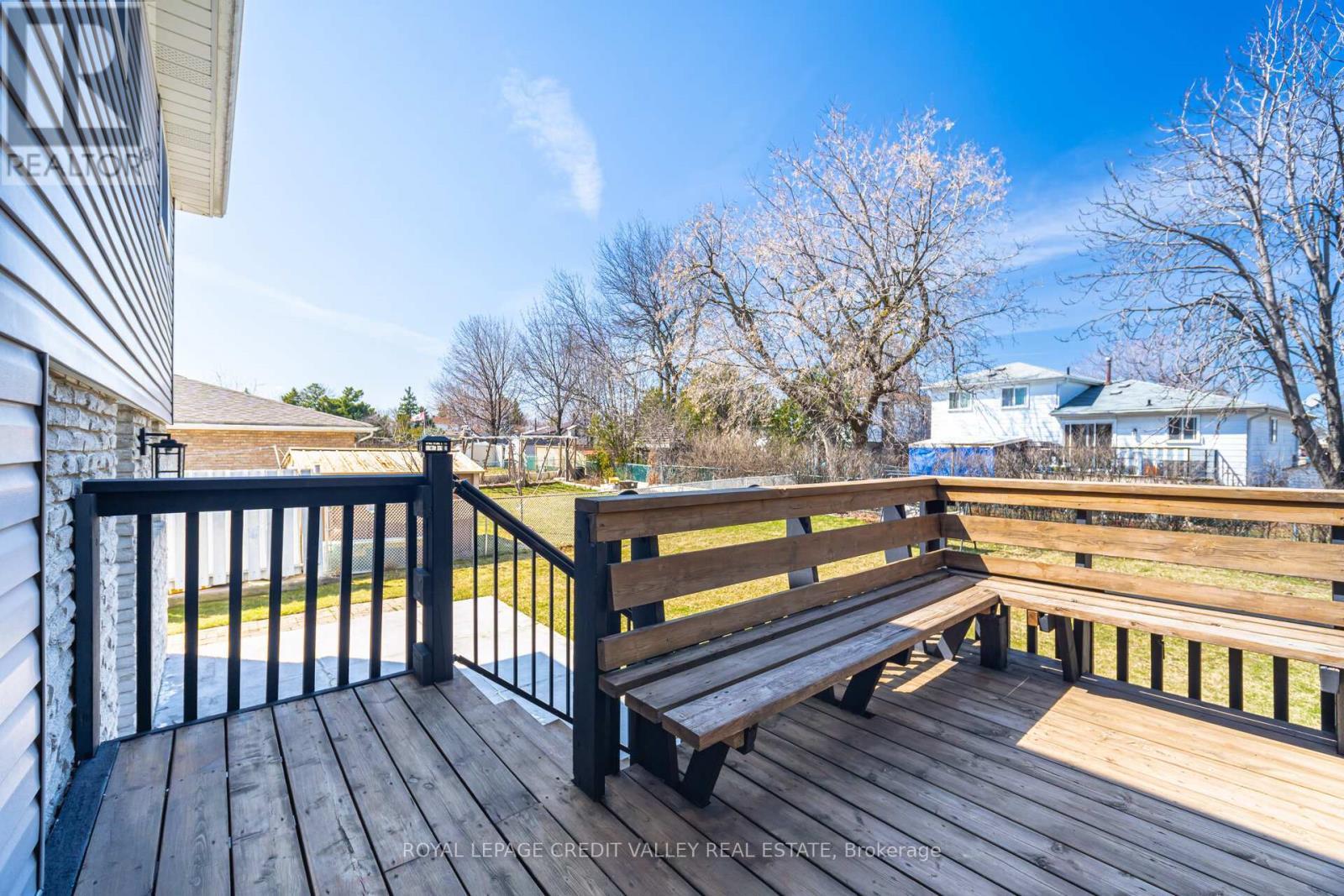 












54 GONDOLA CRESCENT

,
Brampton,




Ontario
L6S1W6

