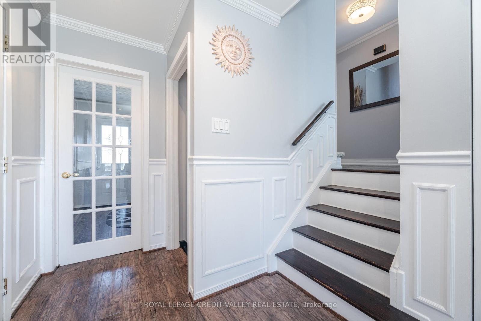 












54 GONDOLA CRESCENT

,
Brampton,




Ontario
L6S1W6

