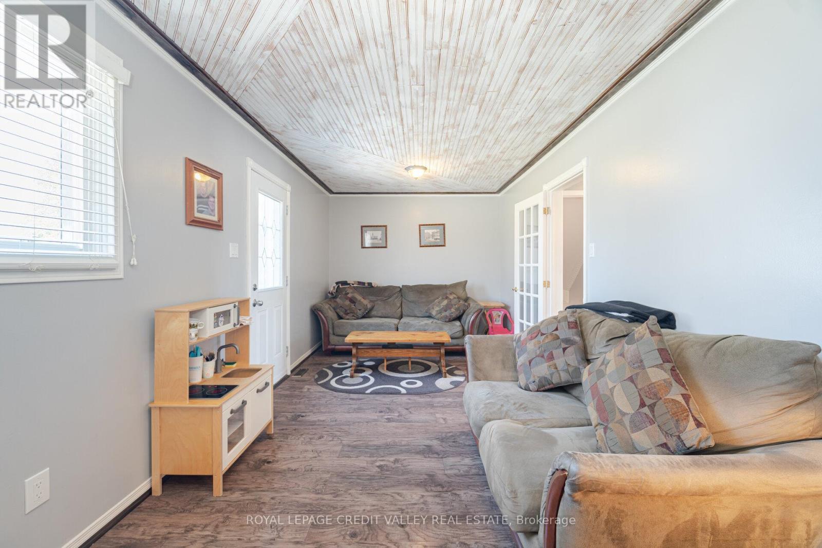 












54 GONDOLA CRESCENT

,
Brampton,




Ontario
L6S1W6

