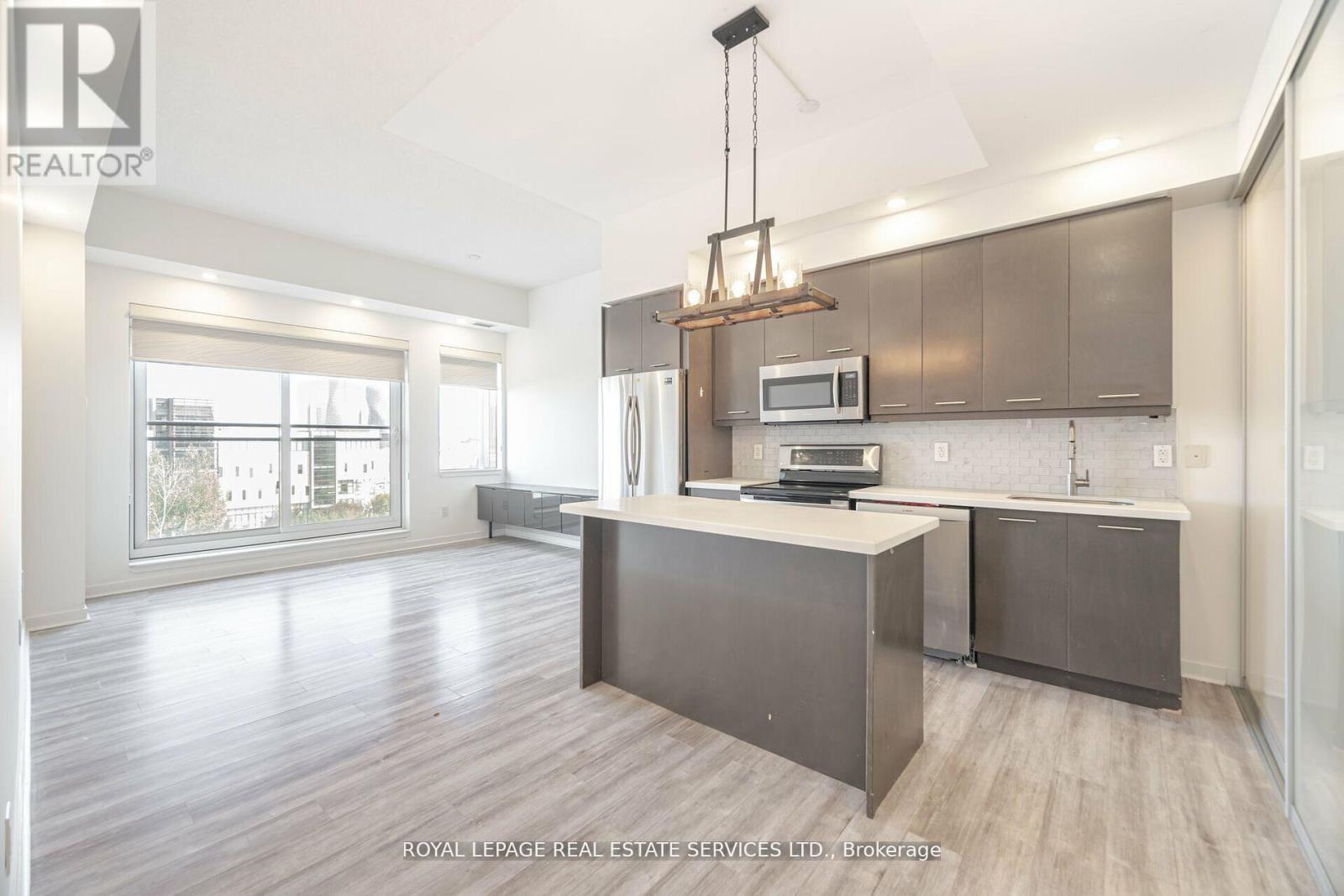 












602 - 360 SQUARE ONE DRIVE

,
Mississauga,




Ontario
L5B0E6

