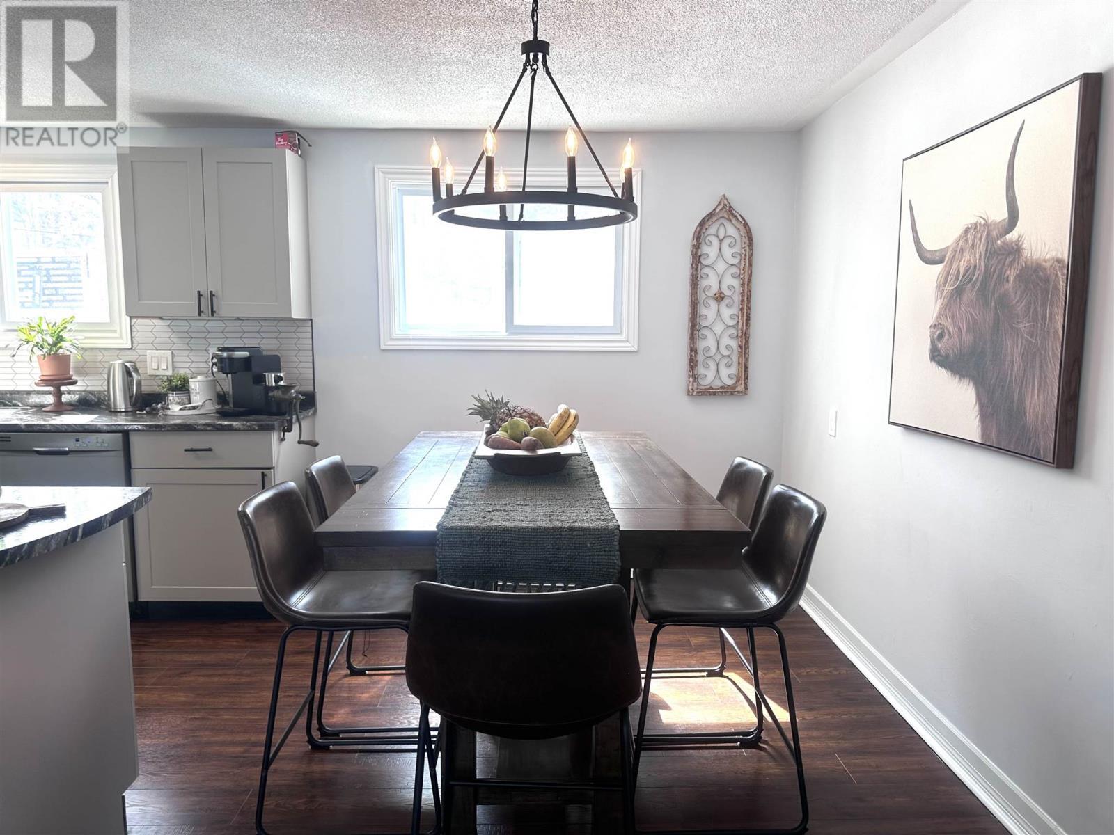 












1 Gillanders RD

,
Elliot Lake,




Ontario
P5A1W4

