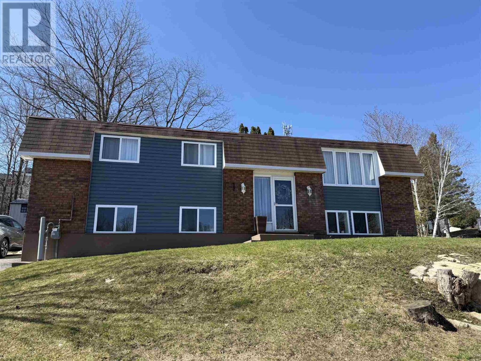 












1 Gillanders RD

,
Elliot Lake,




Ontario
P5A1W4

