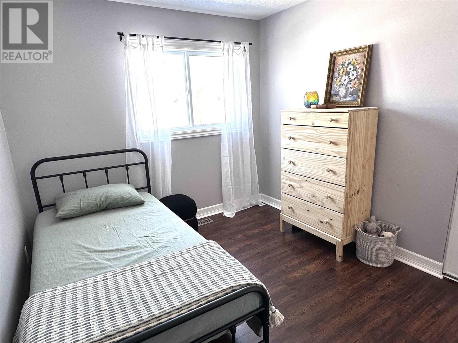 












1 Gillanders RD

,
Elliot Lake,




Ontario
P5A1W4

