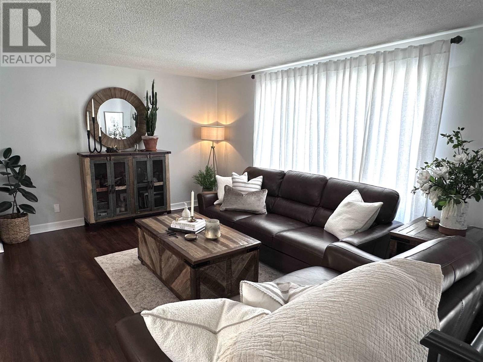 












1 Gillanders RD

,
Elliot Lake,




Ontario
P5A1W4

