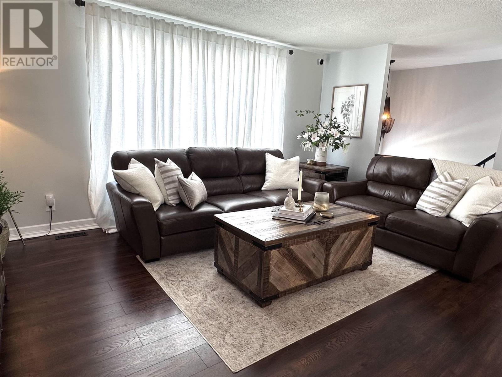 












1 Gillanders RD

,
Elliot Lake,




Ontario
P5A1W4

