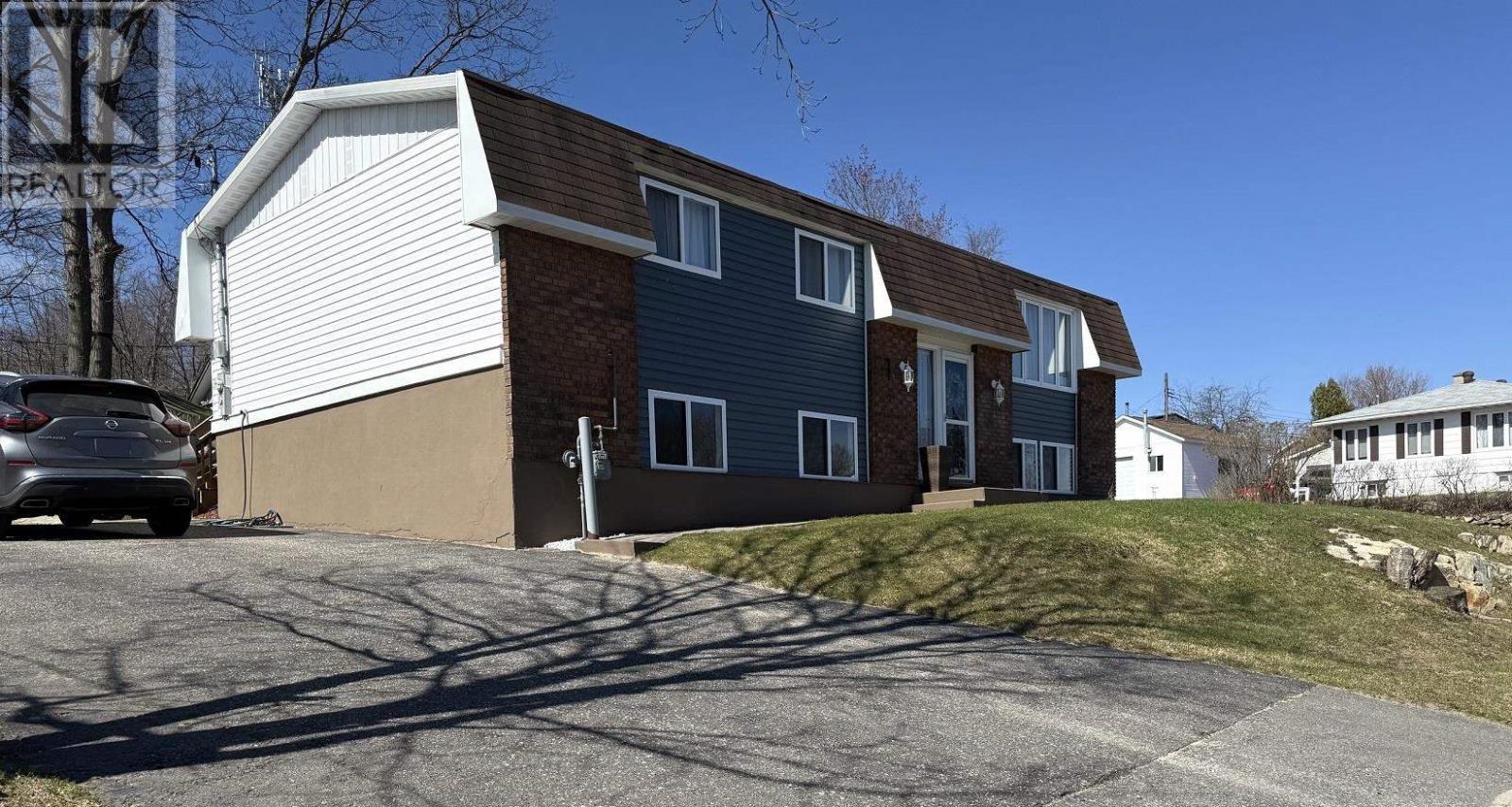 












1 Gillanders RD

,
Elliot Lake,




Ontario
P5A1W4

