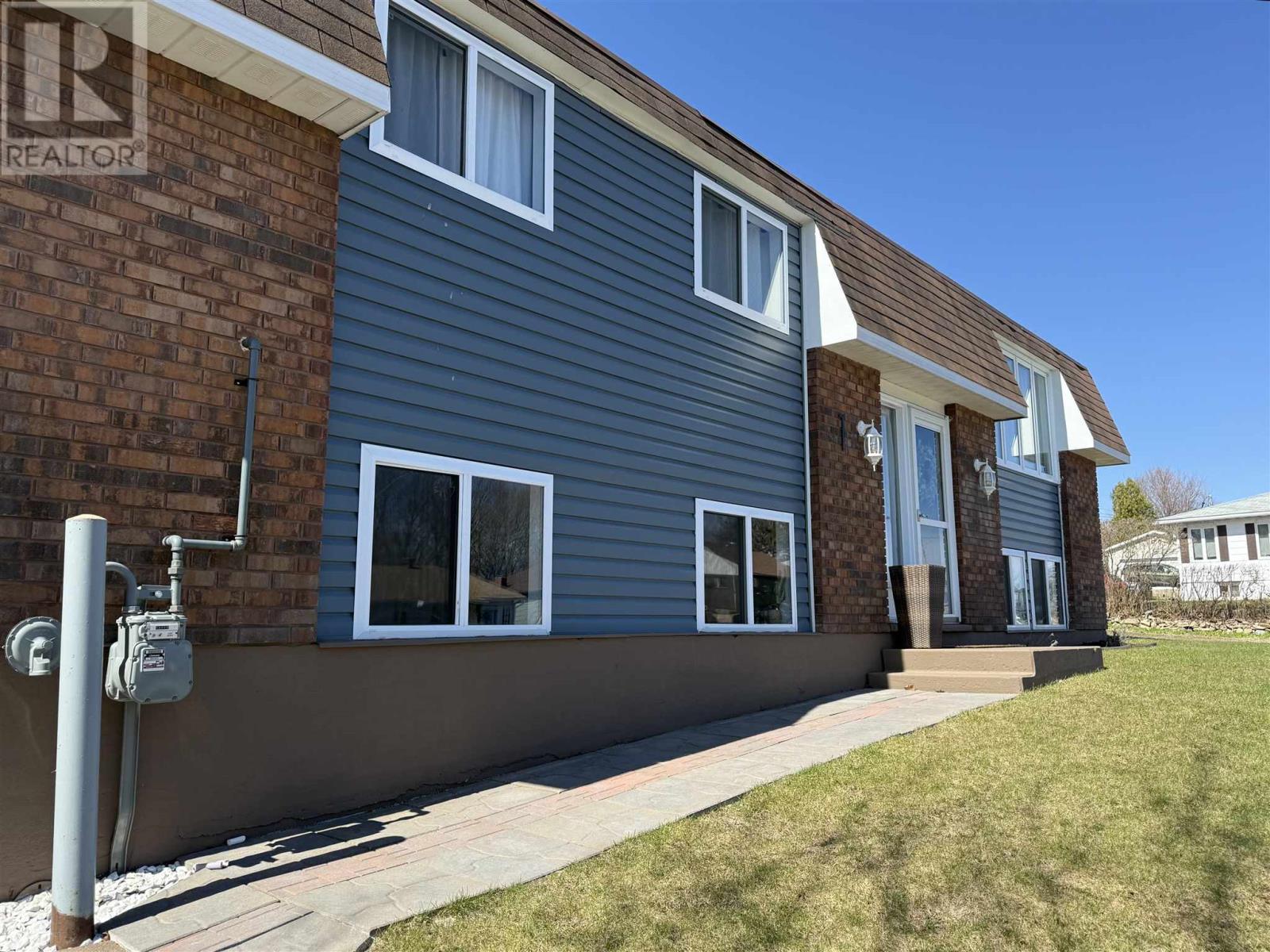 












1 Gillanders RD

,
Elliot Lake,




Ontario
P5A1W4

