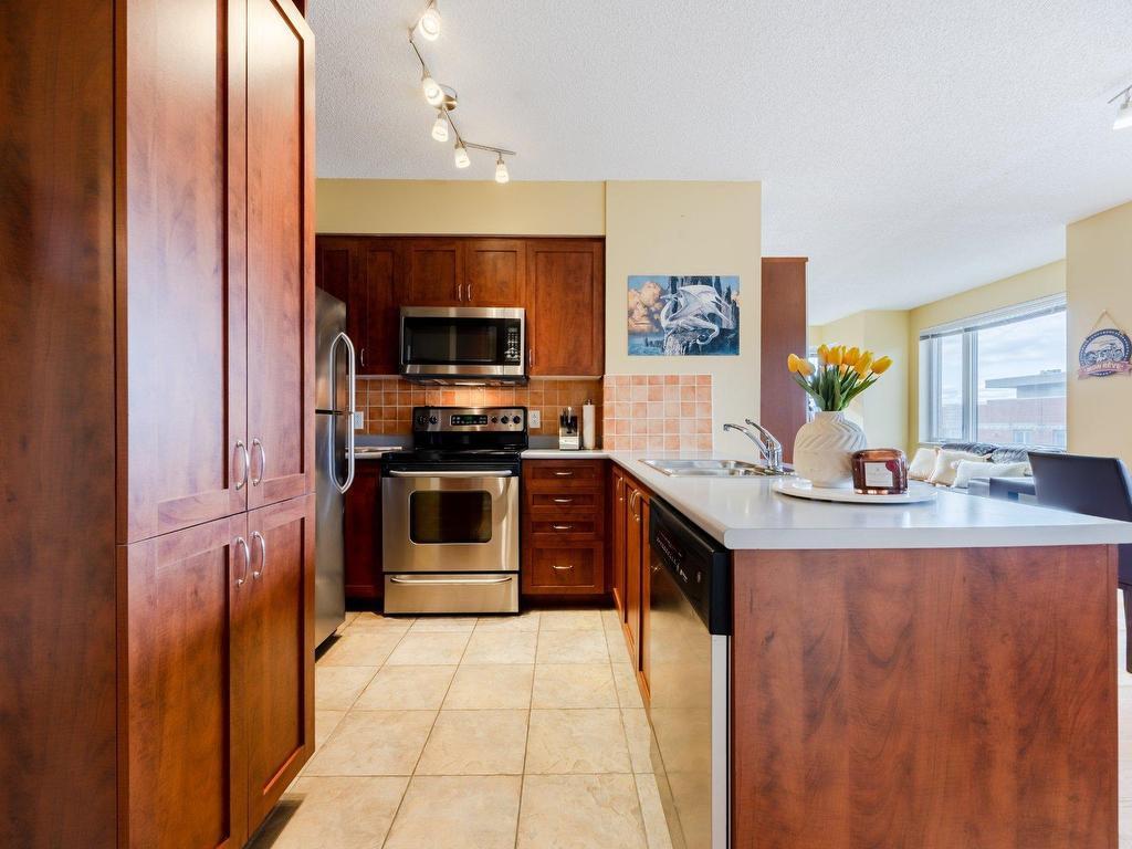 









551


Rue de la Montagne

, 610,
Montréal (Ville-Marie),




QC
H3C6S4

