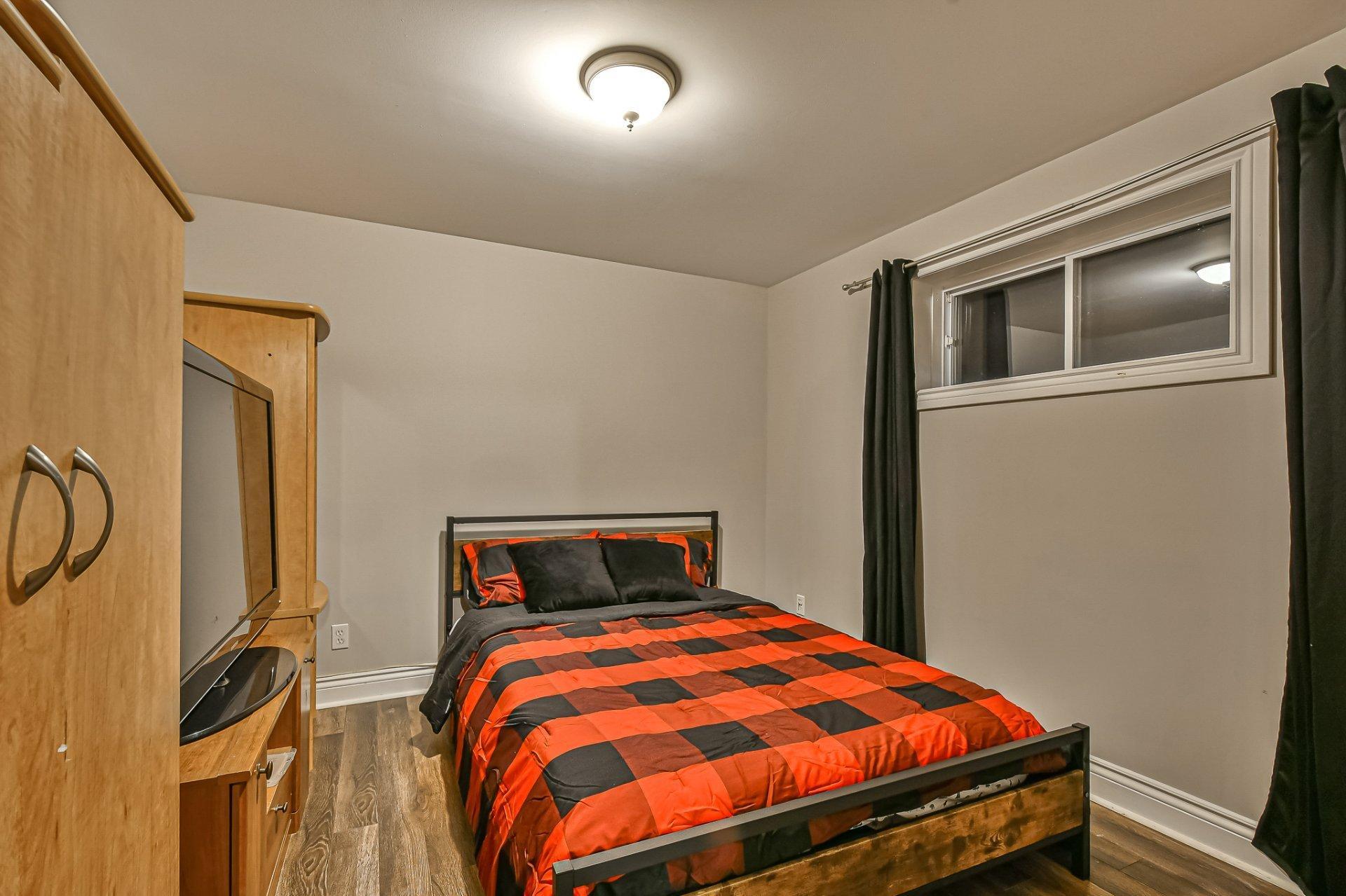









164


Ch. du Mont-Catherine

,
Sainte-Agathe-des-Monts,




QC
J8C1W4

