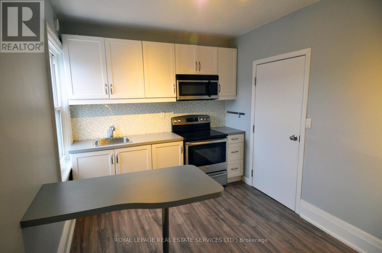 












3 - 271 ALBANY AVENUE

,
Toronto,




Ontario
M5R3C7

