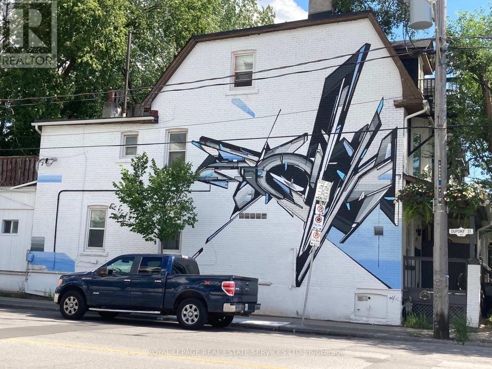












3 - 271 ALBANY AVENUE

,
Toronto,




Ontario
M5R3C7

