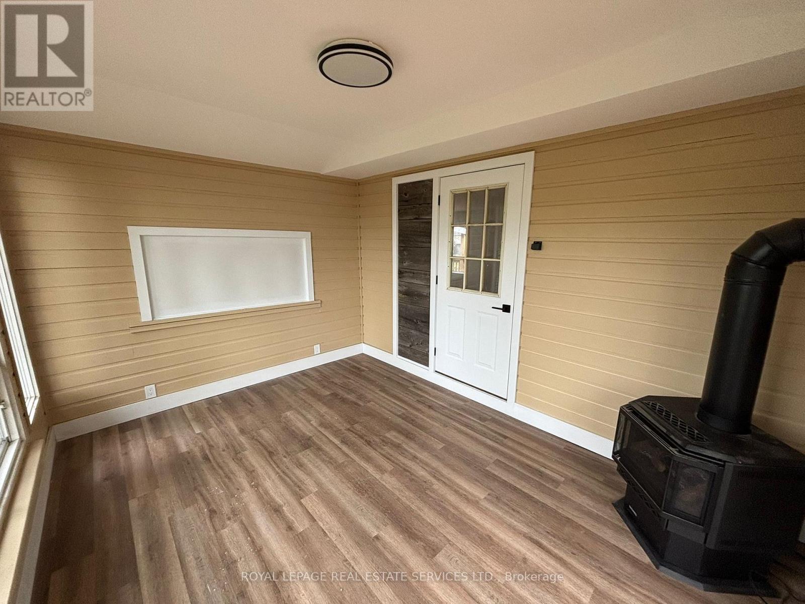 












EAGLE - 92 SWORDS ROAD

,
Whitestone,




Ontario
P0A1G0

