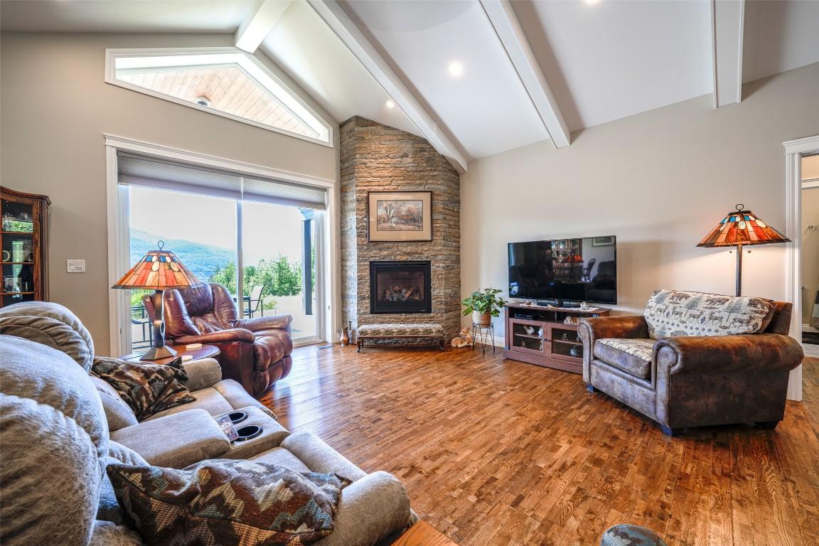









6209


Tatlow

Road,
Salmon Arm,




BC
V1E 2X7

