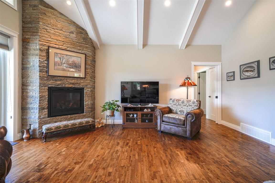 









6209


Tatlow

Road,
Salmon Arm,




BC
V1E 2X7

