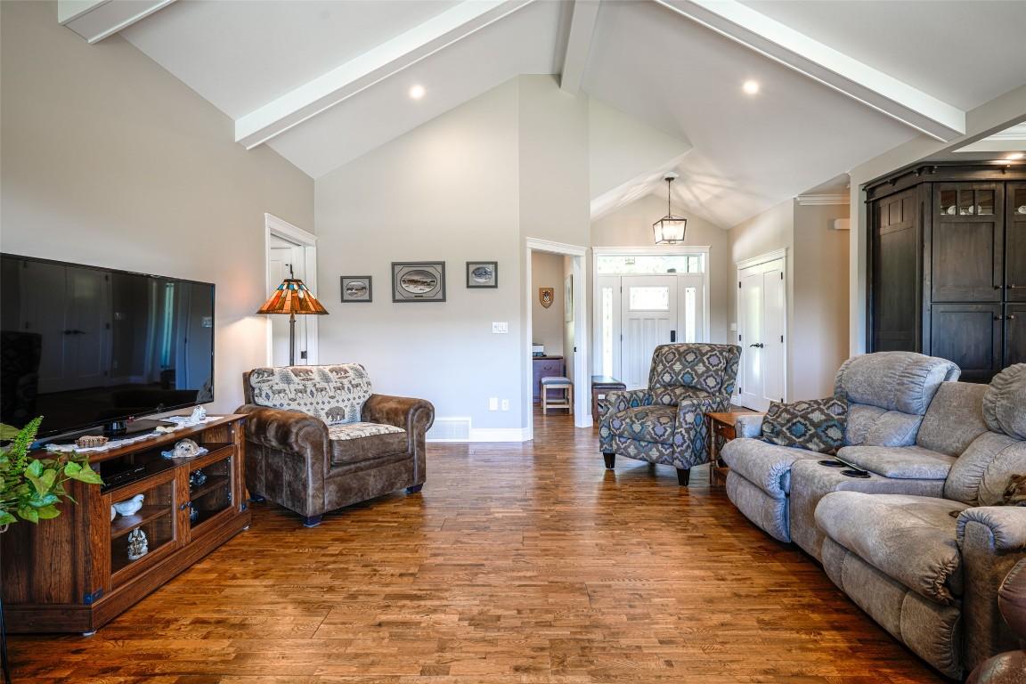 









6209


Tatlow

Road,
Salmon Arm,




BC
V1E 2X7

