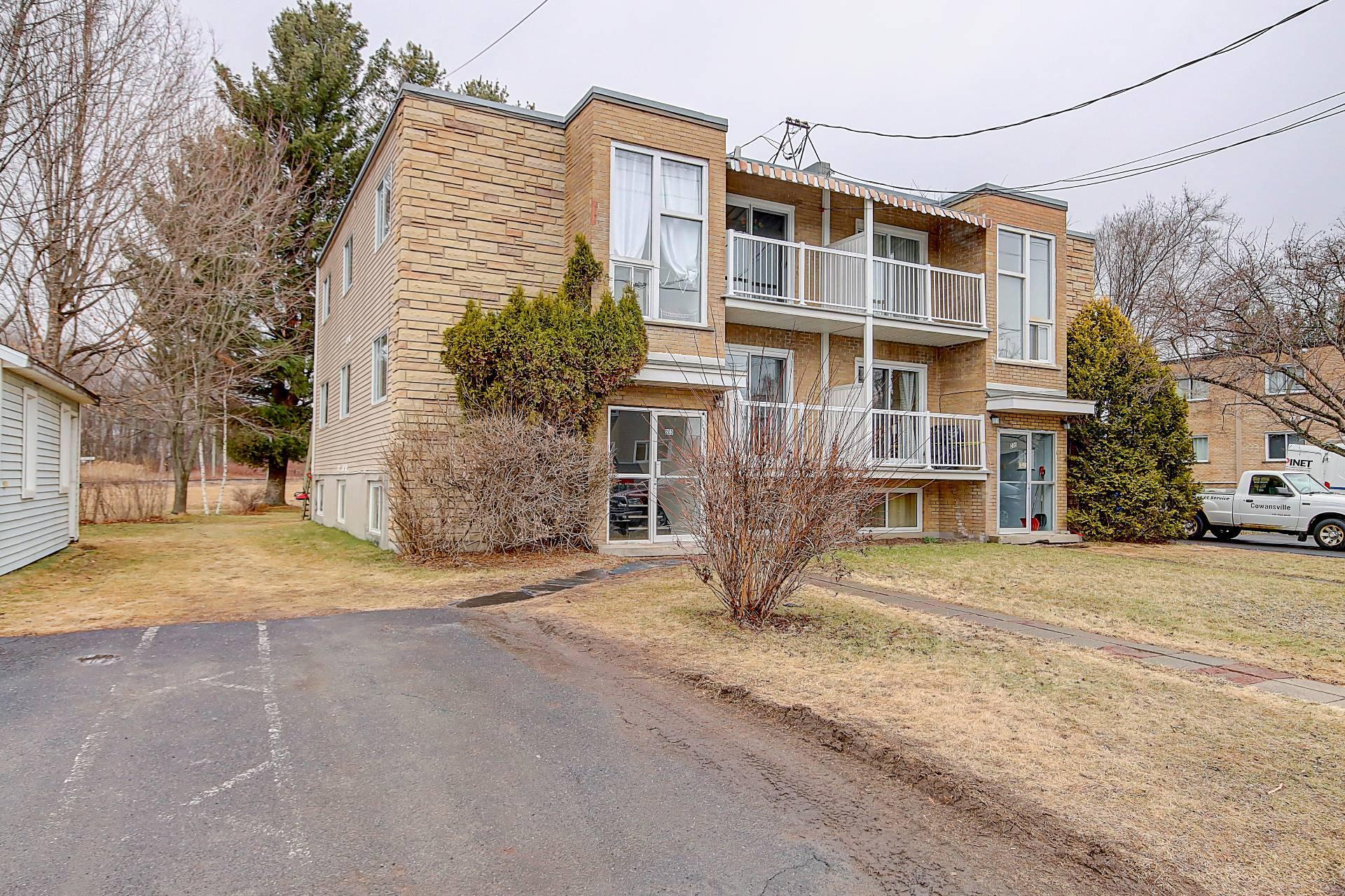 









203


Rue Bell

,
Cowansville,




QC
J2K3E1

