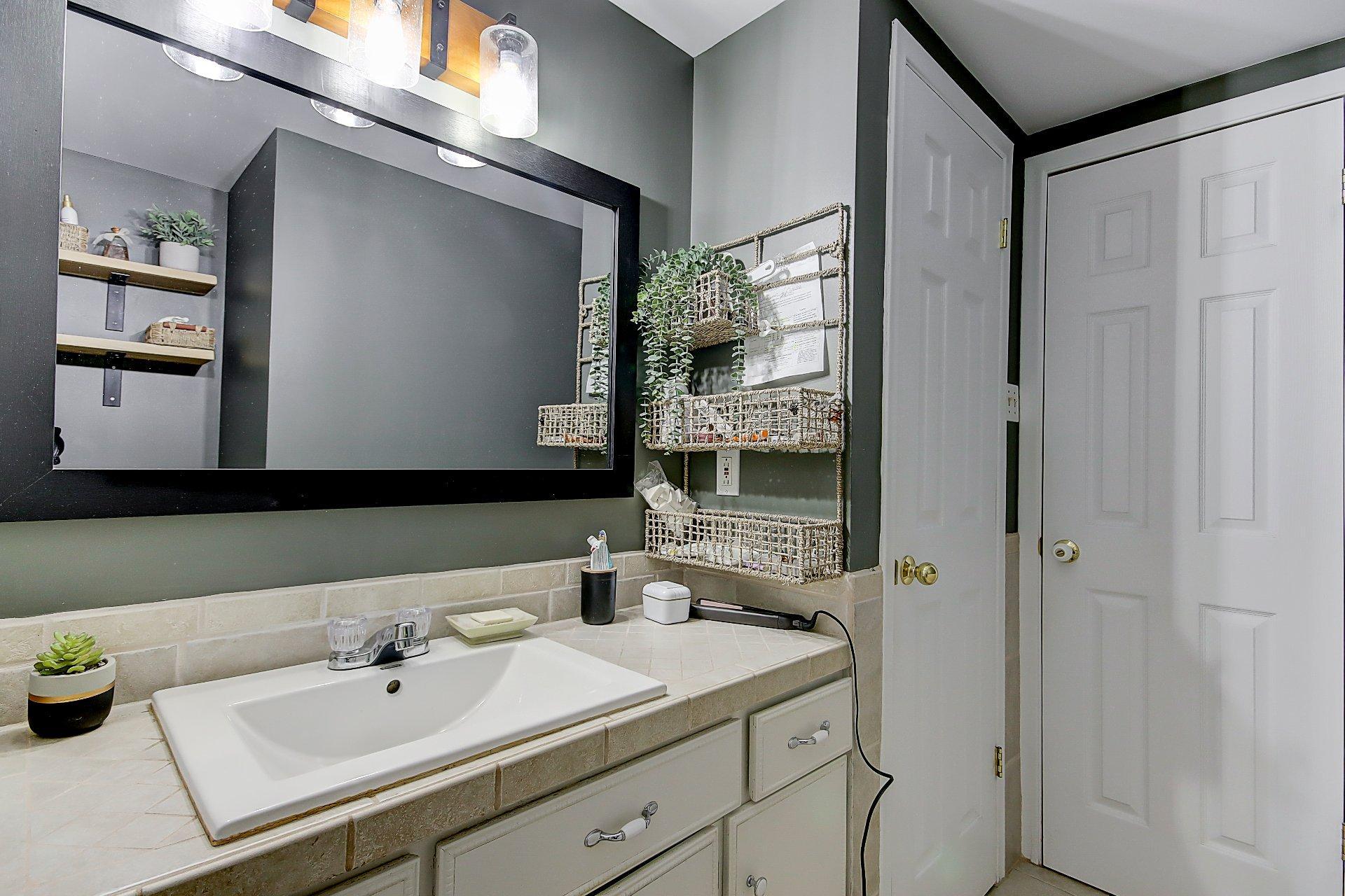 









203


Rue Bell

,
Cowansville,




QC
J2K3E1

